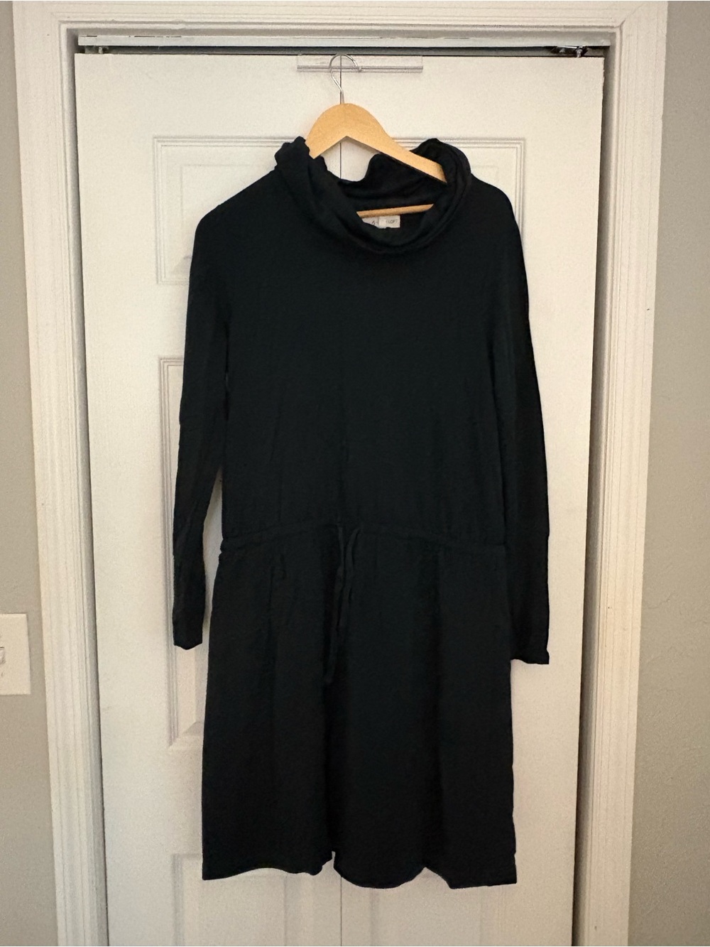 Lou & Grey Black Long-Sleeve Cowl Neck Drawstring Dress